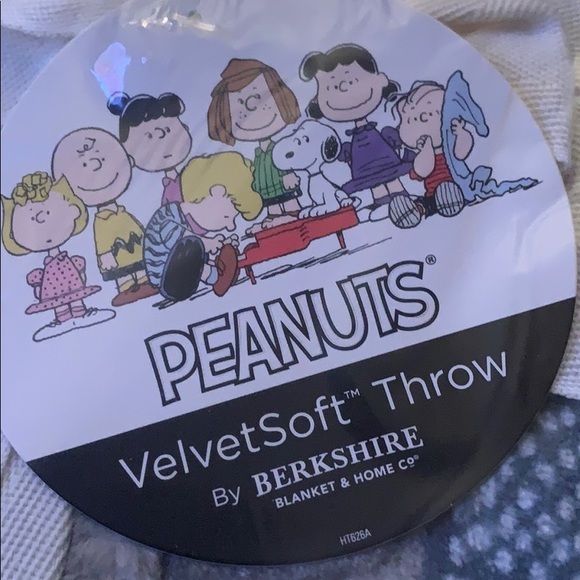 Berkshire Peanuts Snoopy In Space Throw. - Picture 5 of 6